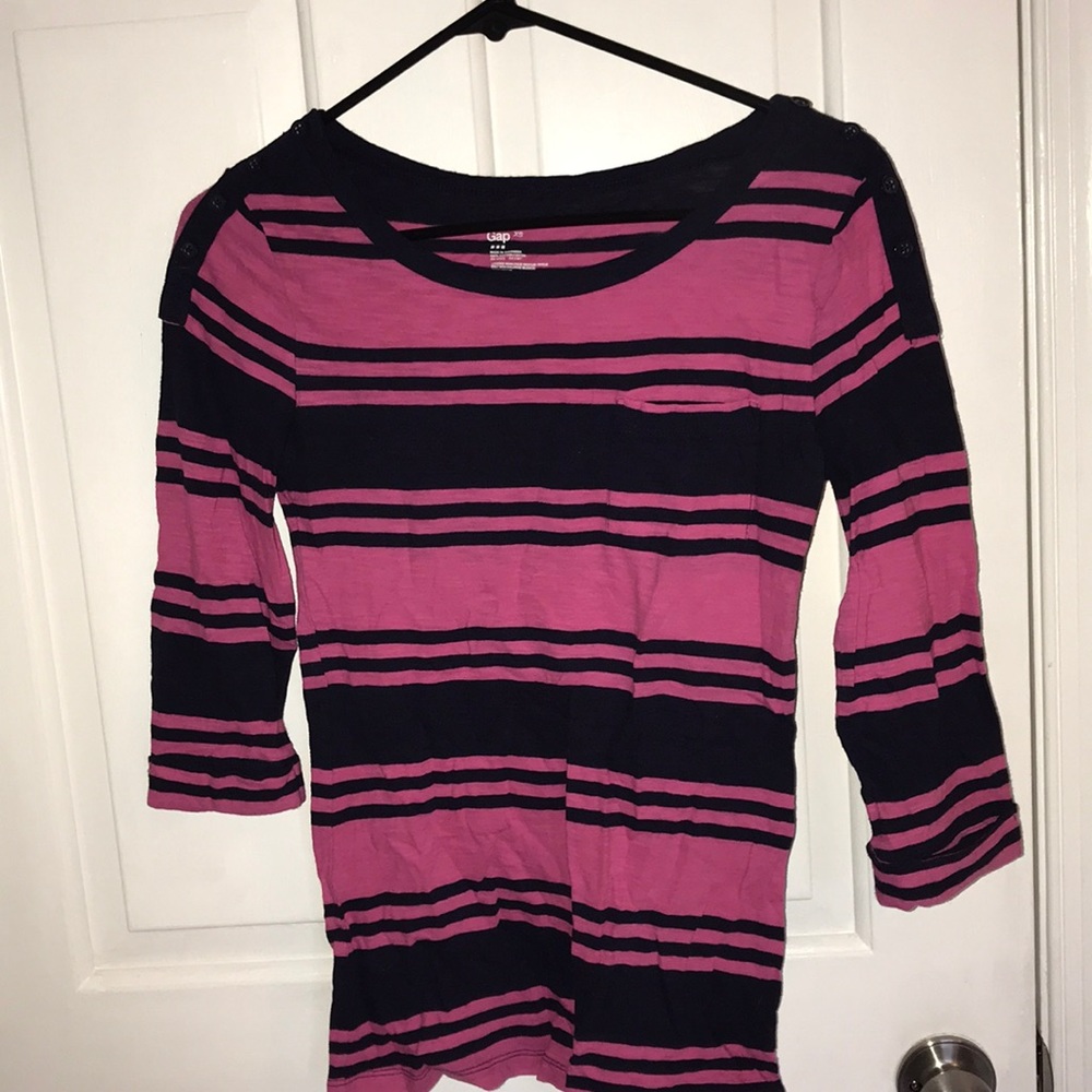Striped quarter sleeve shirt